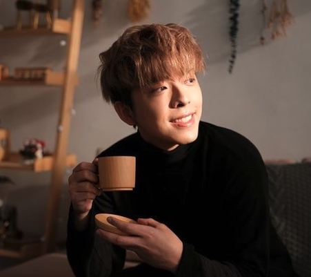 Mirror成員Edan呂爵安雖然顏值高,但都願不顧形象展示搞笑功力,搞笑幽默個性早就深入民心