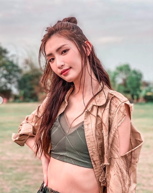 鄭嘉欣(Christine)在《全民造星III》中雖然落敗以身高取勝,更被封為「港版石原里美