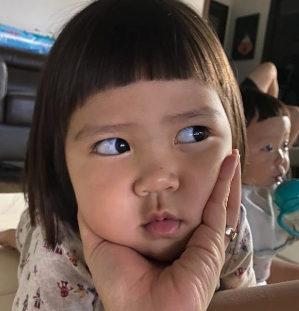 Roan皺眉生氣的樣子,試圖裝作兇狠但仍然是十分可愛,不少網民都覺得她生氣的樣子特別療癒