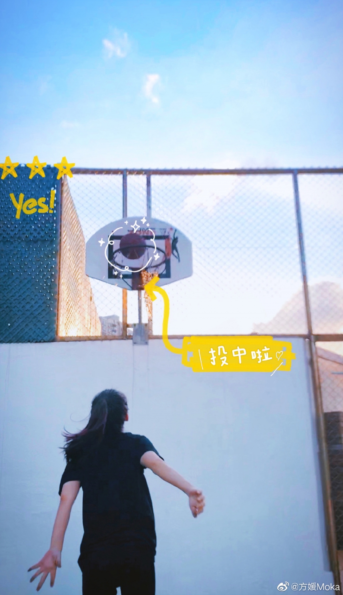 郭富城都愛女深切,在家中設有吹氣遊樂場、私人游泳池和迷你籃球場等玩樂的設施,2位女兒在家中不怕悶,過著愉快健康的童年~