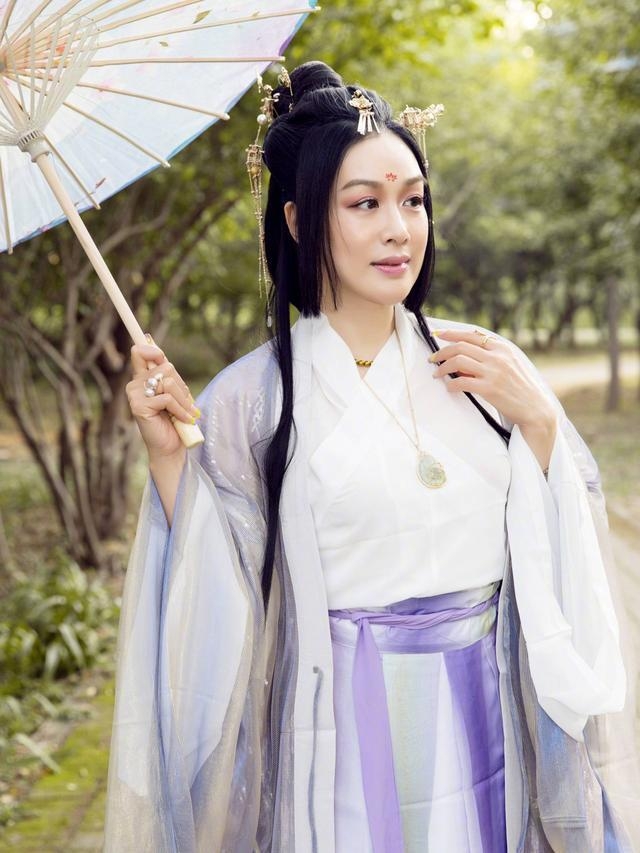 鍾麗緹最後也出演了《天龍八部》的反派美人,雖然演技仍被大讚,但造型仍然被指十分突兀