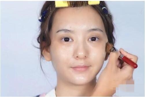 籍籍無名時的方媛,曾當過化妝模特兒,一段素顏的影片被翻出