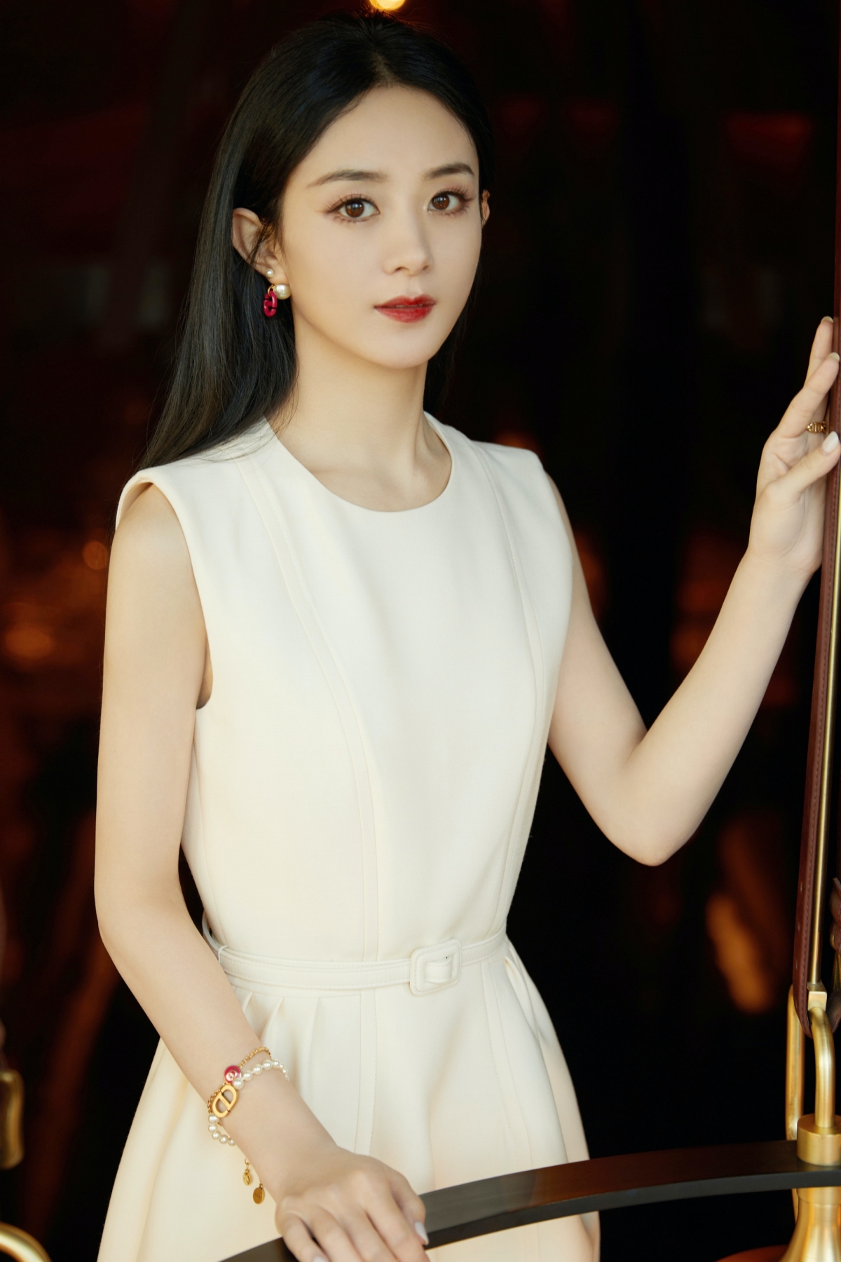 趙麗穎各種狀況引起大眾熱論和擔心,猜測她因離婚事件而導致精神狀態憔悴不佳。