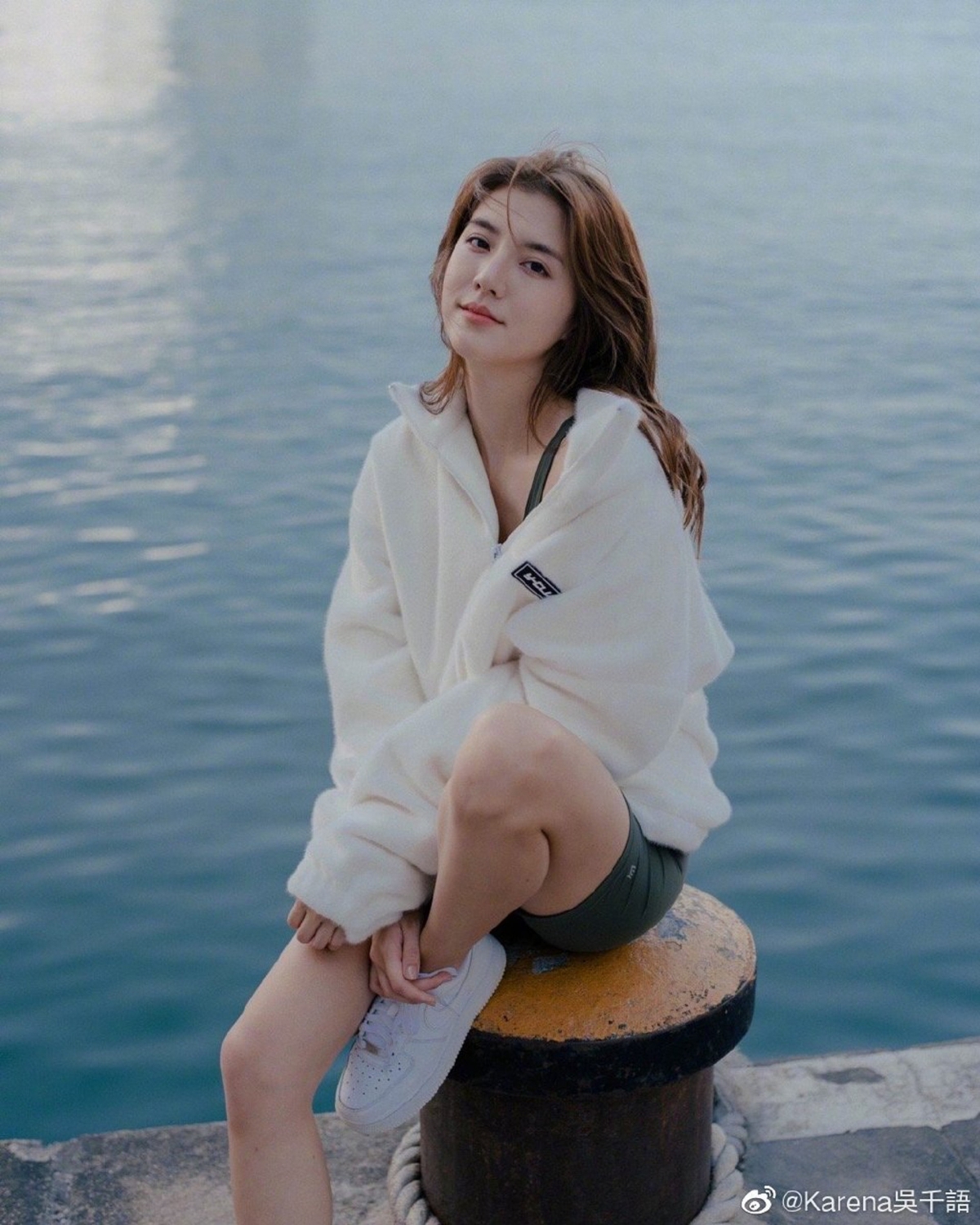 吳千語3年不認愛的緋聞男友富三代施伯雄(Brian),近日被網民翻出微博私人帳號,發現他不斷轉發吳千語的帖子和美照