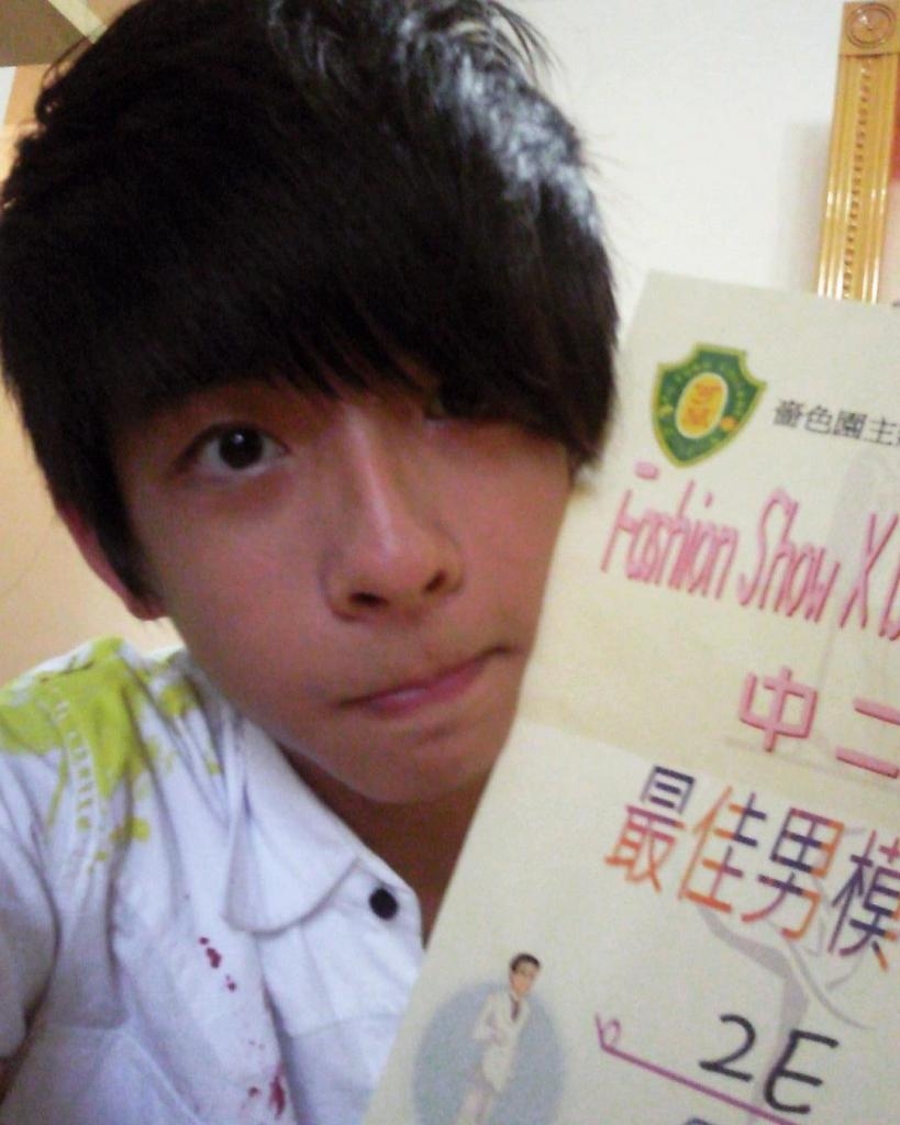 Mirror Edan呂爵安為香港大學工商管理學學士（資訊系統）畢業，DSE考獲最佳五科25分。