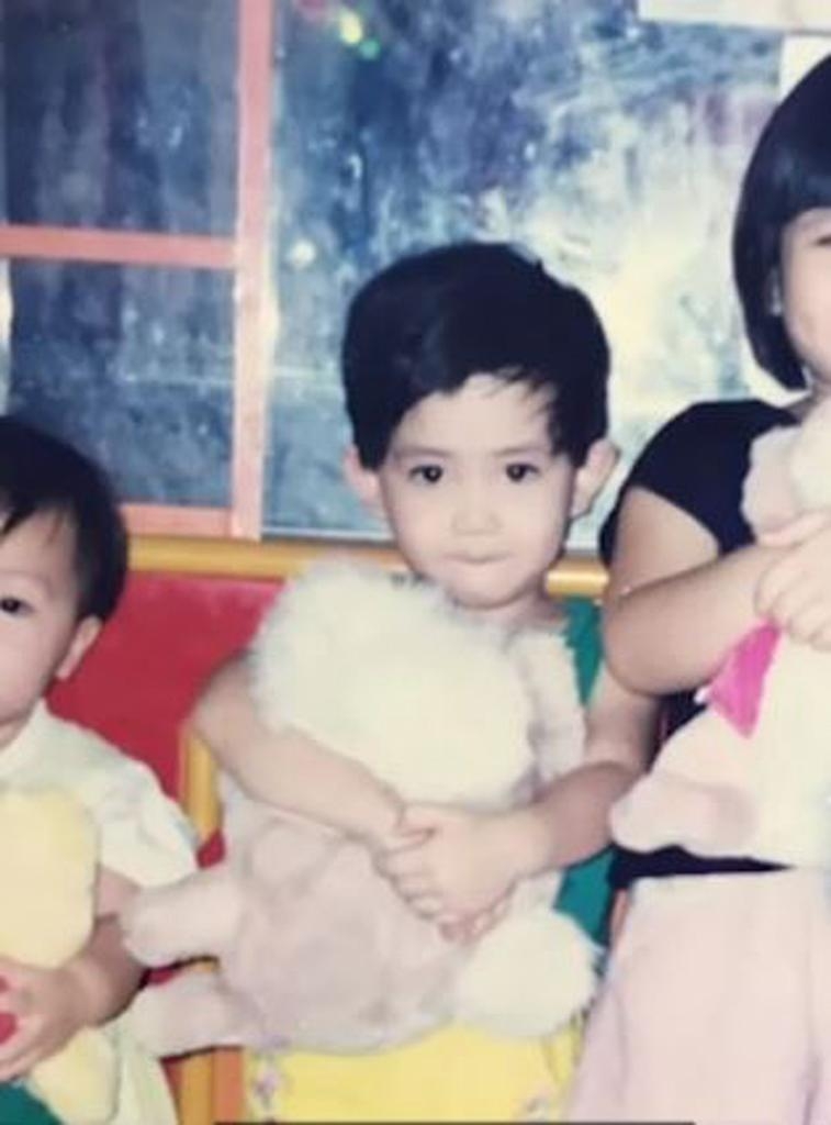 Mirror隊長Lokman小時侯就已經擁有精靈雙眸，即使現在長大後，雙眼都依然與小時侯很相似