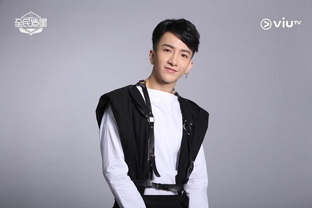 Mirror Anson Lo盧瀚霆參賽照的頭髮偏短，瀏海也沒有現時般厚重，樣子偏美男子路線！