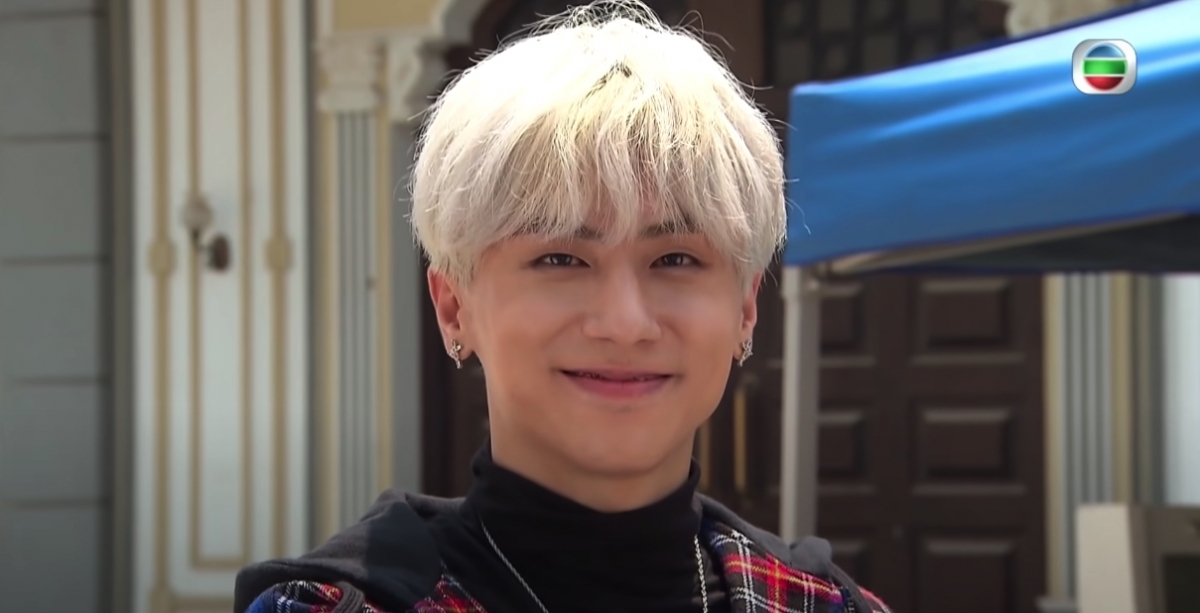 【愛回家】TVB繼鄧智堅醜化姜濤被鬧爆後疑再於《愛回家之開心速遞》抽姜濤水！近日播出的一集就講述一位角色造型都極似姜濤的「蔥頭」