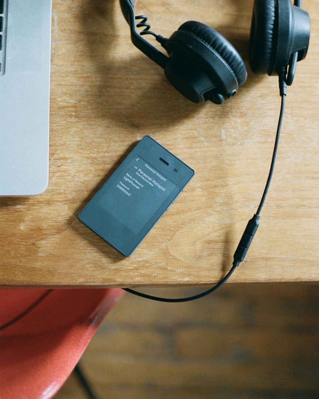 無相機、無社交平台,返璞歸真的「極簡手機」!助現代人逃離網絡世界,重回簡單生活