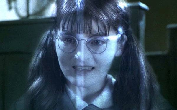 《哈利波特:消失的密室》和《哈利波特:火盃的考驗》出現的「愛哭鬼」麥朵Moaning Myrtle(由Shirley Henderson飾)亦相當難忘