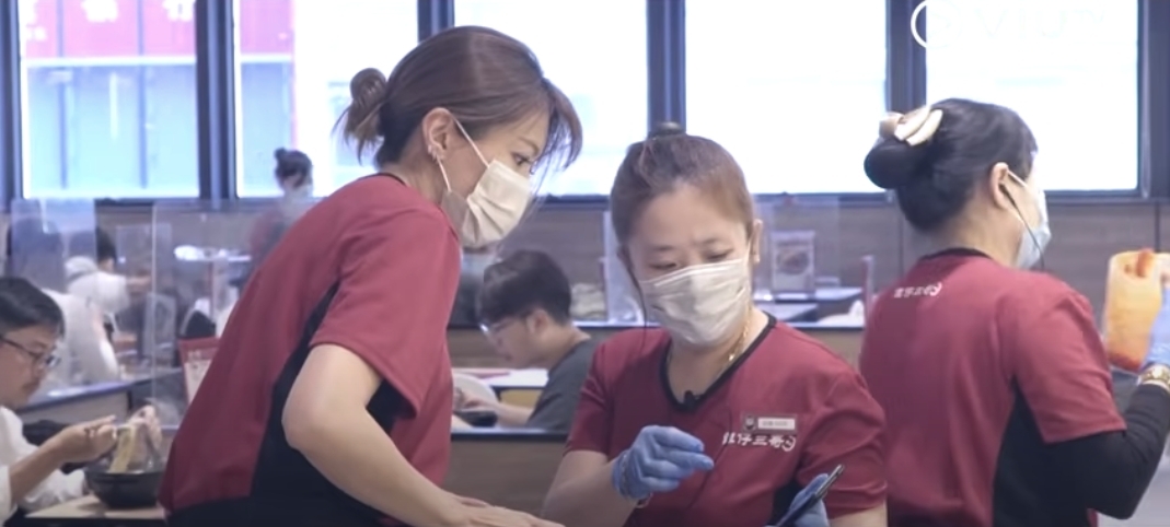 ViuTV《中女唔易做》|康子妮更表示自己很喜歡洗碗,幾乎家中洗碗的責任都是她來負責