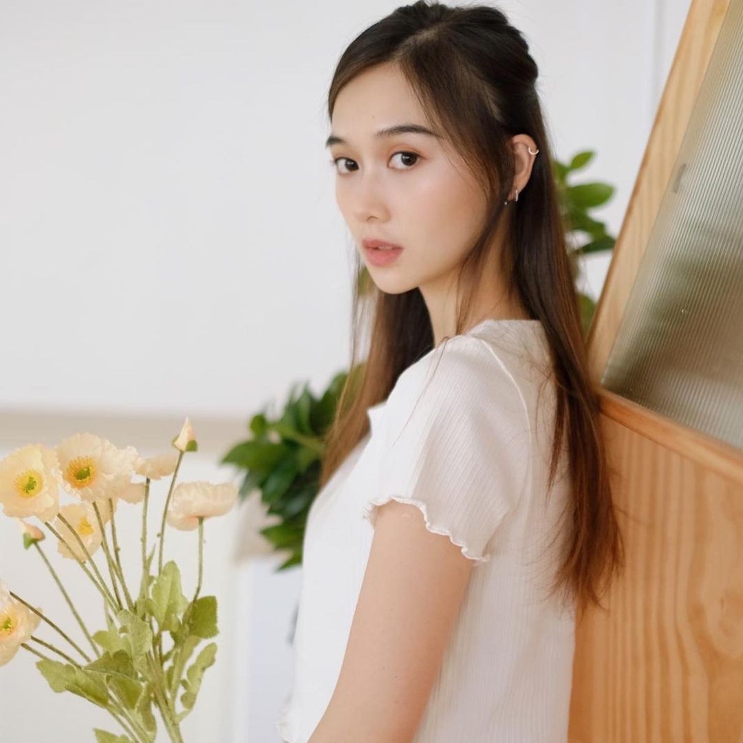 作為新一代「熊女郎」的Santis,一在youtube亮相便被譽為「港大楊恭如」