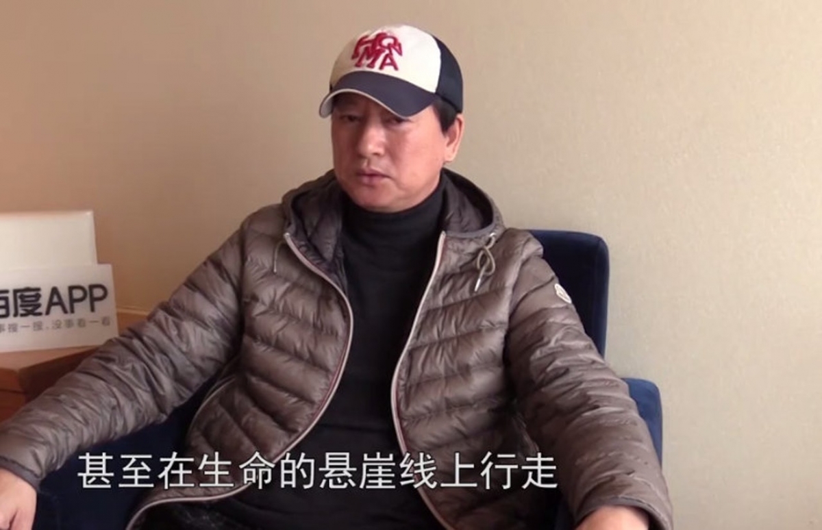 鄭爽的爸爸鄭成華在微博侍著「爽爸-藝人鄭爽的父親」的稱銜坐擁一百多萬粉絲,他近日就在平台上開放了問答區