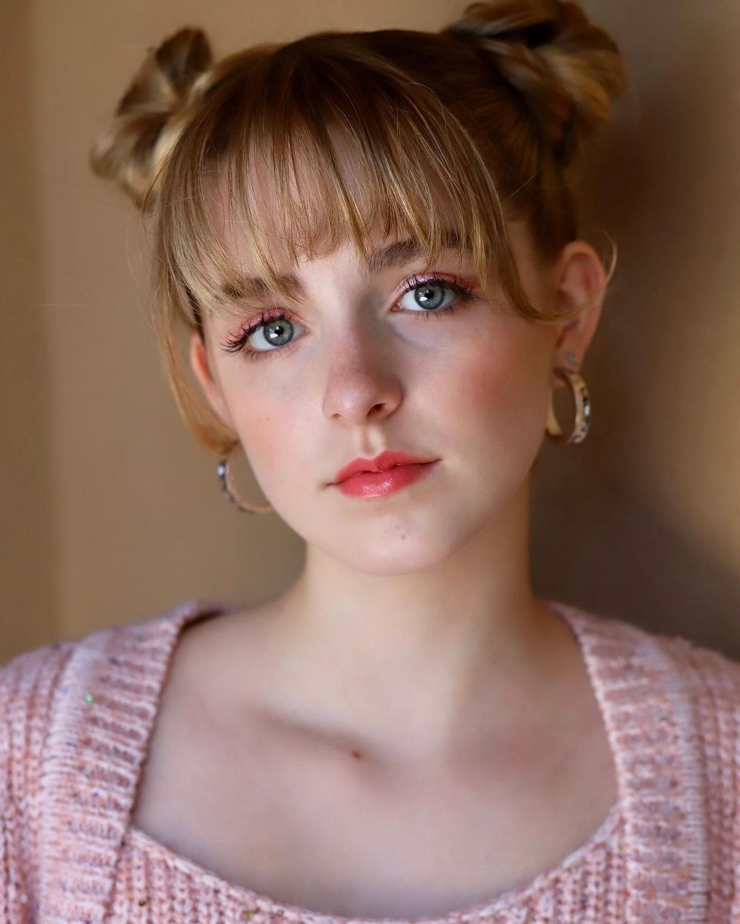 天才童星14歲近照流出,獲封「年輕版Emma Watson」,脫俗甜美外貌超驚艷,13歲就做製片人?