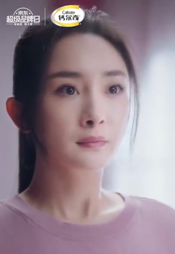 楊冪新廣告P圖過火樣貌掀熱議！「不對稱鼻窿」成熱搜