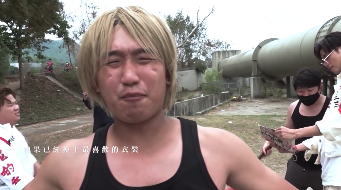 而早前負責拍攝暴走族 MV 的助理編導 Rain P,可愛的,不少網民更封他為洪永城、姜Gary的混合體!