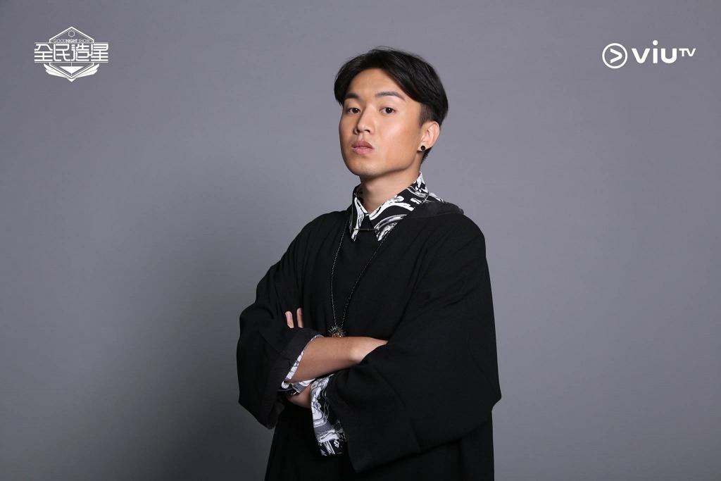 Mirror Jer柳應廷算是這12子中形象變化最明顯，由初時的中分、留鬚、眼鏡造型，到現時一頭電鬈髮造型