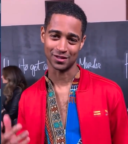 如今的Alfred Enoch,已經長到193cm高,更是一位劍橋高材生,現年32繼續留在演藝圈發展