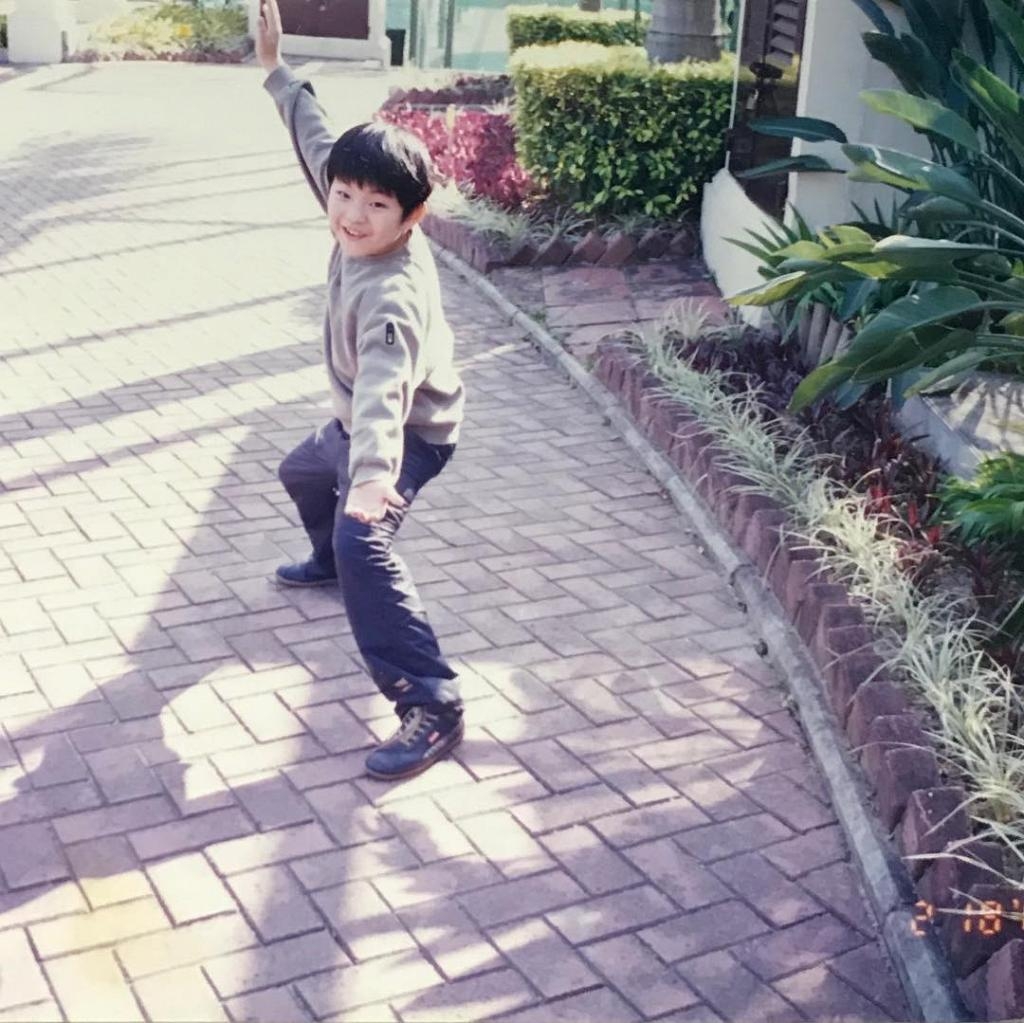 Mirror Ian陳卓賢現在是高瘦的大男孩，他小時侯原來也當過「肥仔」～看回他的童年照，其實還是肥得蠻可愛的！