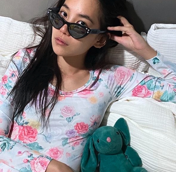 Kitty也從事模特兒工作,拍劇多年後直至遇上「娜諾」一角,讓她的魅力和經驗得來的演技得以發揮,一炮而紅。