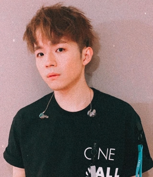 現年27歲的Ian陳卓賢身高181cm，出生時曾叫過Thomas，因小時侯很肥，花名叫作「肥賢」。