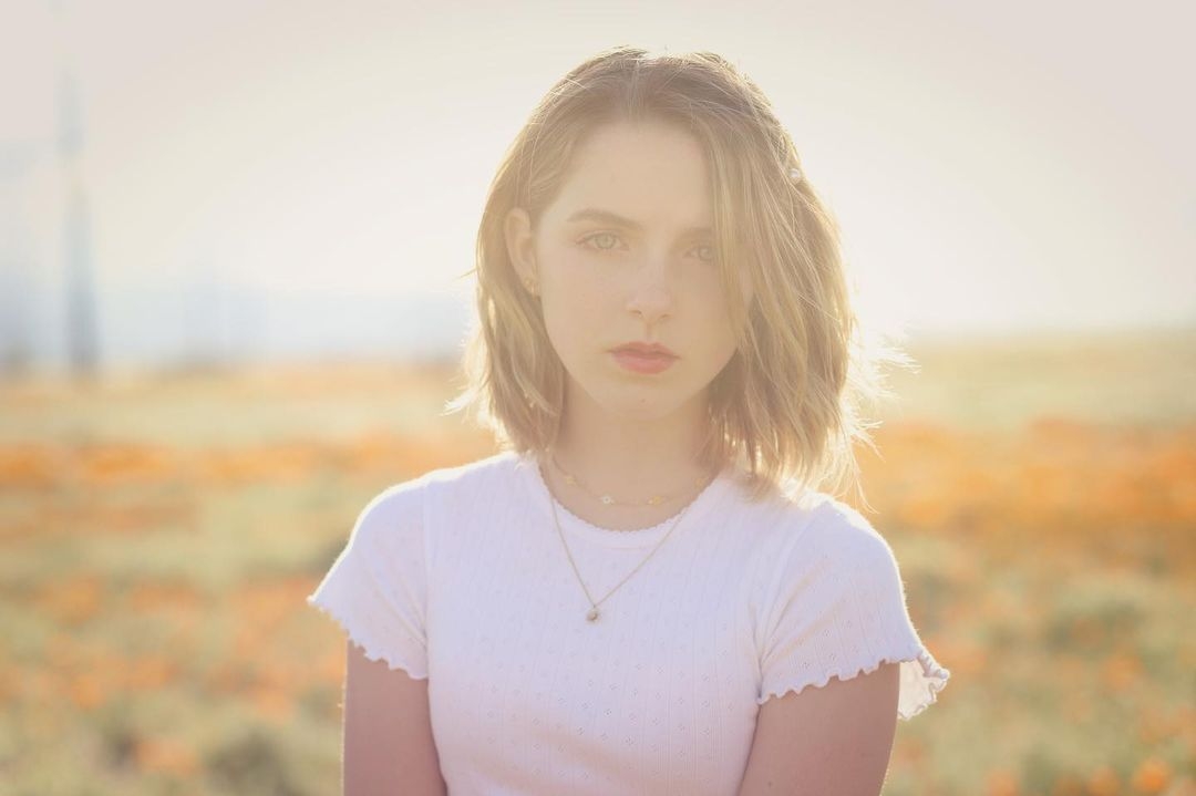 天才童星14歲近照流出,獲封「年輕版Emma Watson」,脫俗甜美外貌超驚艷,13歲就做製片人?