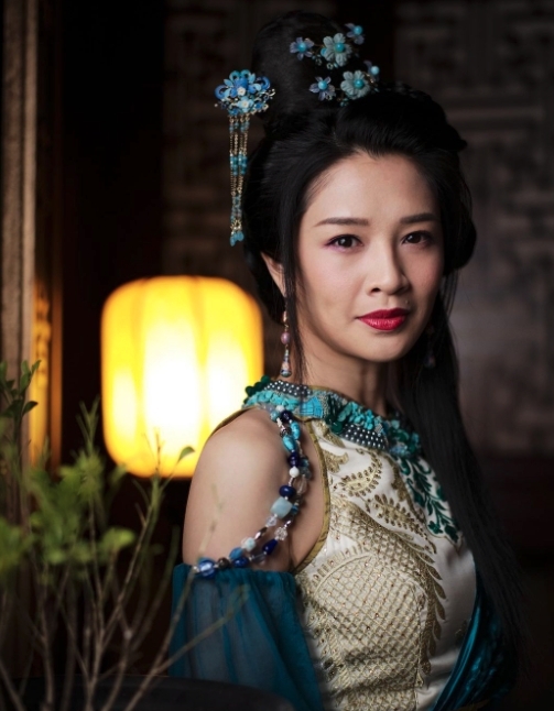 《後生仔傾吓偈》的朱敏瀚和波波(Krystella)。近年成功上位的麥美恩的亦率領一眾樣貌出眾的女新人登場