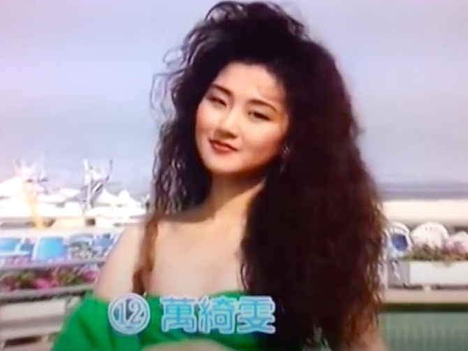 萬綺雯因為從沒有試過出國旅行,得知參選亞洲小姐可以到希臘拍外景,於是參選。