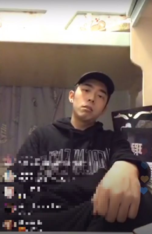 Mirror Edan 呂爵安模仿Tiger邱傲然時,馬上變換了大爺般的坐姿,說話也瞬間豪邁起來。