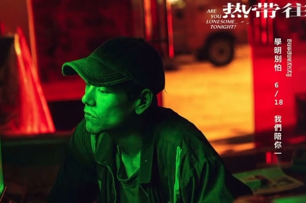 彭于晏為了演活角色的潦倒不惜暴瘦減肌!瘦下來的他臉型變得凹陷更似混血兒~
