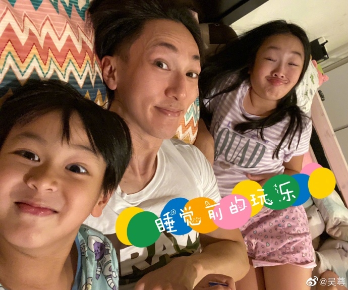 NeiNei已10歲,Max也已7歲,樣貌亦被指盡得爸爸吳尊和媽媽林麗吟的優良遺傳~