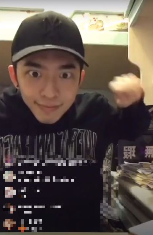 Mirror成員Edan呂爵安模仿Lokman楊樂文的一大特徵就是瞪大雙眼,更大跳locking dance