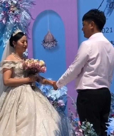 新娘已經是一個事業有成的女企業家,願意嫁給25歲青年
