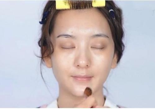 籍籍無名時的方媛,曾當過化妝模特兒,一段素顏的影片被翻出