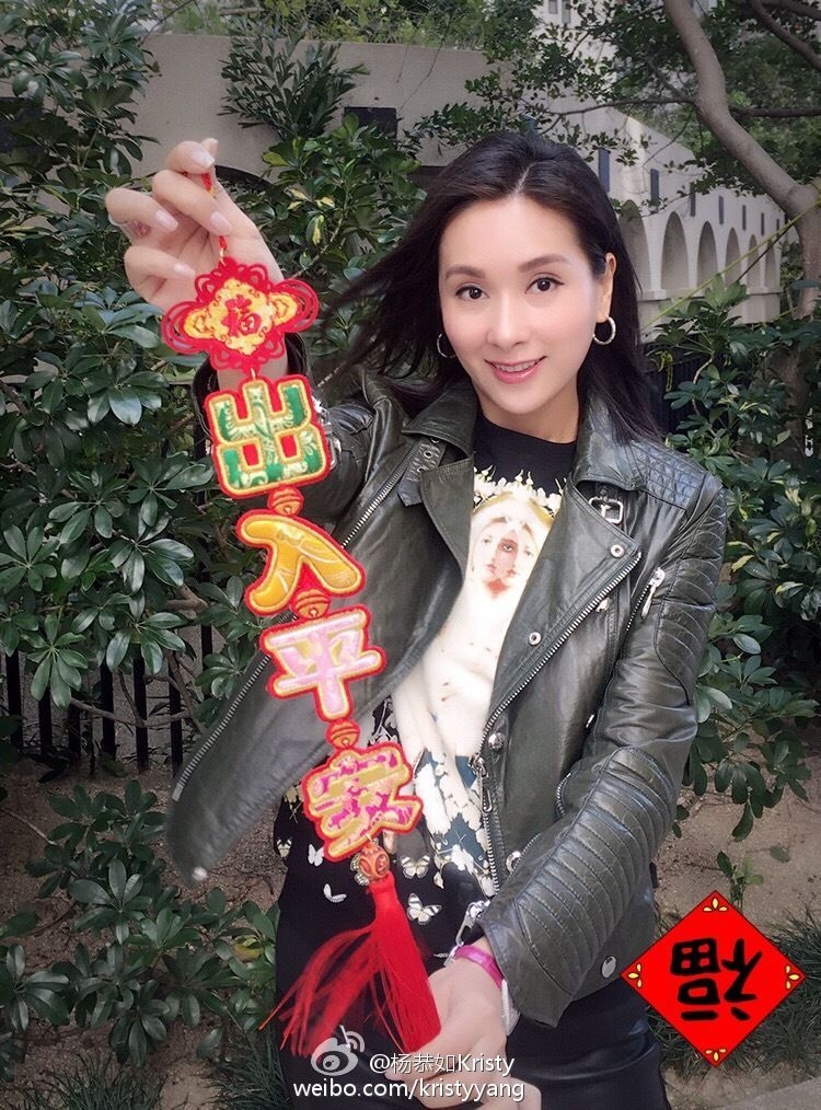 現年47歲的楊恭如被網民指近年的鼻子變得出奇的高,看起來還跟楊怡的招牌木偶鼻很似!