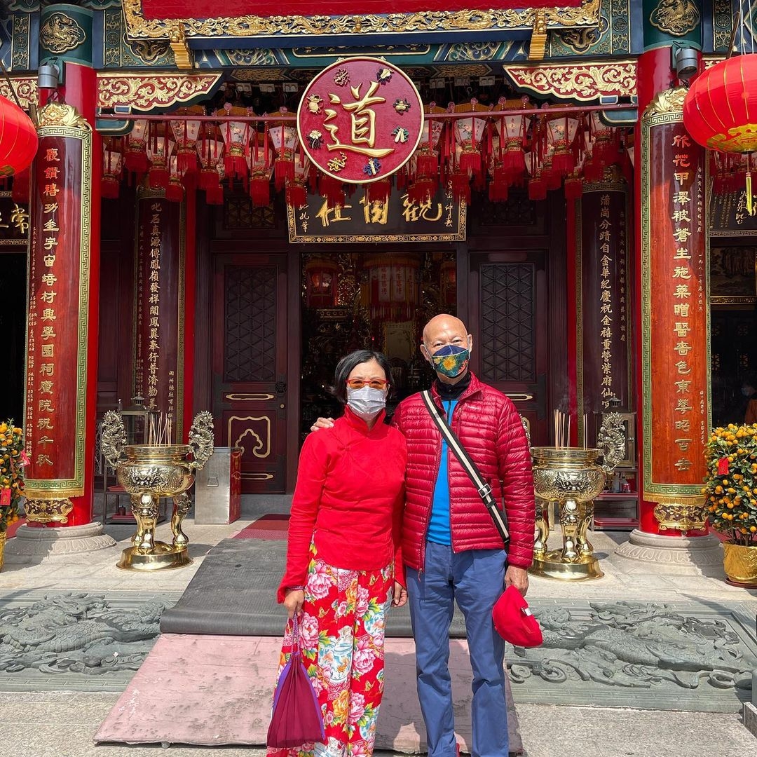 羅家英送花冧汪明荃賀結婚12週年,甜蜜示愛「太后520,英英」,60歲後成婚多年甘苦與共
