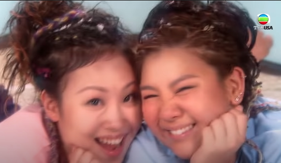 欣宜曾在TVB綜藝中與蝦頭扮演當時的青春偶像Twins!