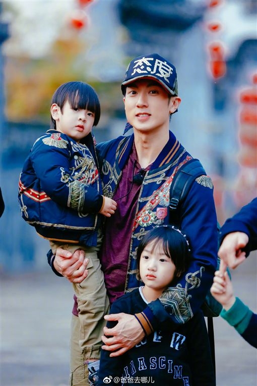 吳尊自2004年和初戀女友林麗吟結婚,女兒NeiNei、兒子Max出演大陸節目《爸爸去哪兒5》後被受熱討