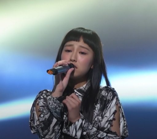 聲夢傳奇｜現年16歲的Gigi炎明熹唱的《沒有你還是愛你》獲一眾導師激讚，先是舞台經驗豐富的李克勸讚她有台風