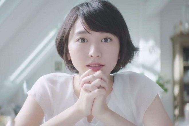 新垣結衣其後聲稱不敢再與圈中人戀愛,但也希望自己能在30歲前結婚。