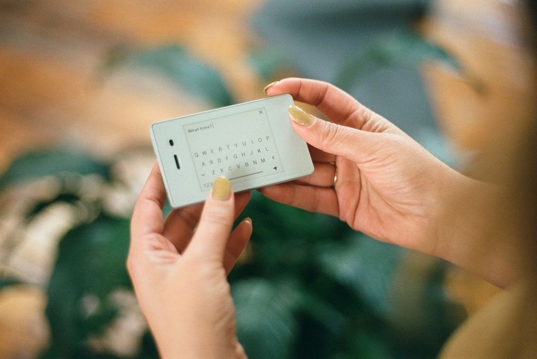 無相機、無社交平台,返璞歸真的「極簡手機」!助現代人逃離網絡世界,重回簡單生活