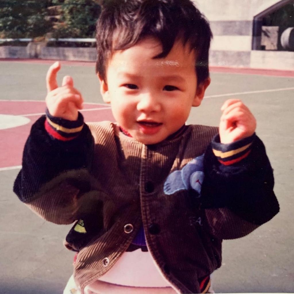 Mirror Stanley邱士縉的可愛童年照