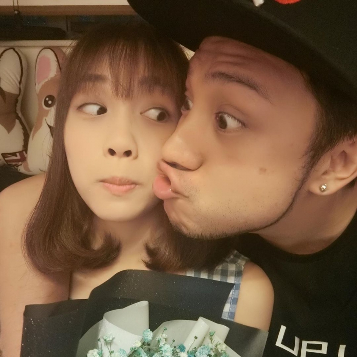 張致恆經常在社交平台放負的老婆雯雯也一度被圍插,經過一輪風波後,她似乎也學懂低調寡言。