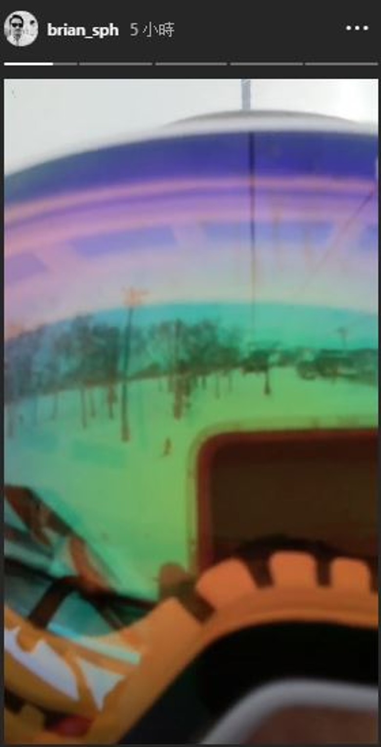 吳千語更和施伯雄多次出遊被偷拍,甚至一同出國到日本旅遊上載一模一樣的照片。