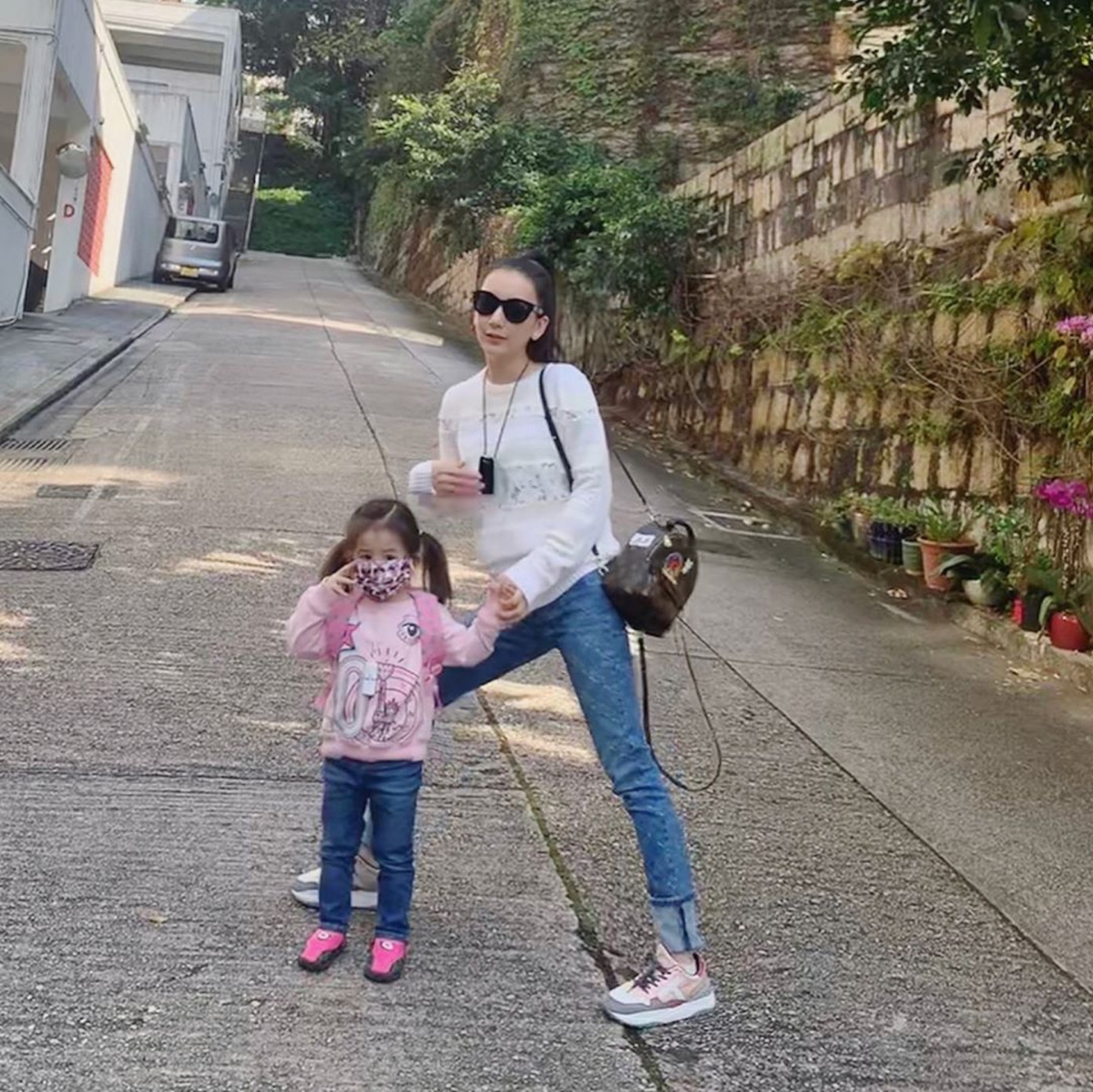 郭富城與愛妻方媛(Moka)自2017年婚後過著甜蜜的生活,網民就發現背景中罕有曝光的豪宅內觀!