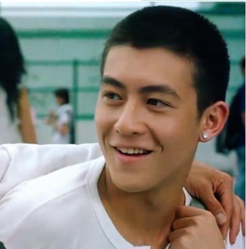 有網民就覺得陳冠希的樣子即使是光頭，看起來都很有型！