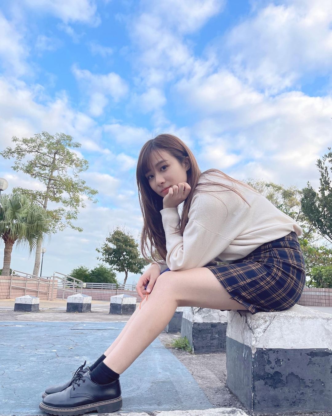 笑容甜美的 Sarah,光看起來絕對似位氣質型高妹!不過原來她的真實身高只有156cm,相當嬌小可愛!