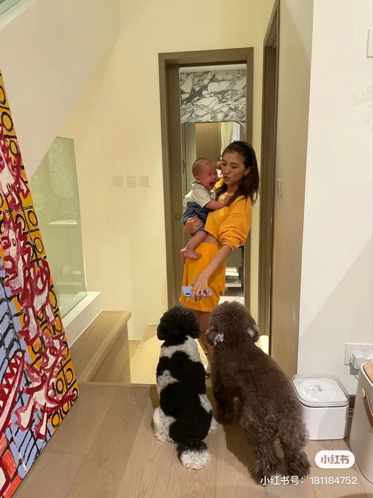 被拒認男友的施伯雄在香港土生土長,坐擁百億身家,亦有生意頭腦,曾任職Deliveroo和Carousell的高層