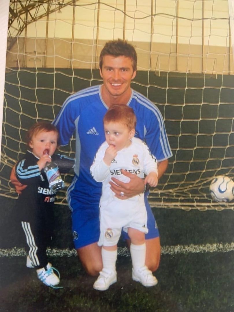 碧咸細仔 Cruz Beckham 小時候臉圓圓加眼仔碌碌,一副超軟萌的樣子