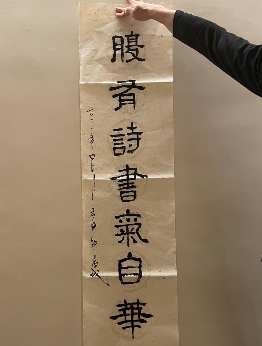 有網民就猜測張智霖口中一同迷上畫作的「好友」應該就是天王郭富城（Aaron）！不過Aaron就愛上趙無極的西方的水墨畫畫作